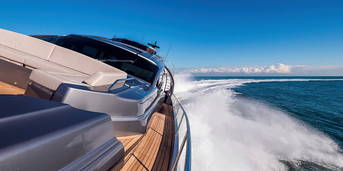 Продается моторная яхта PERSHING 8X 2022г.